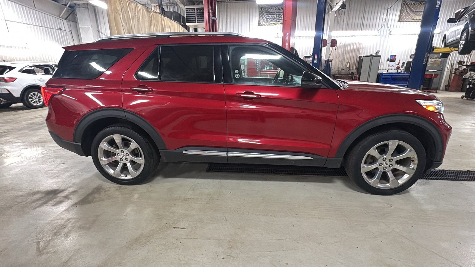 2020 Ford Explorer Platinum 2