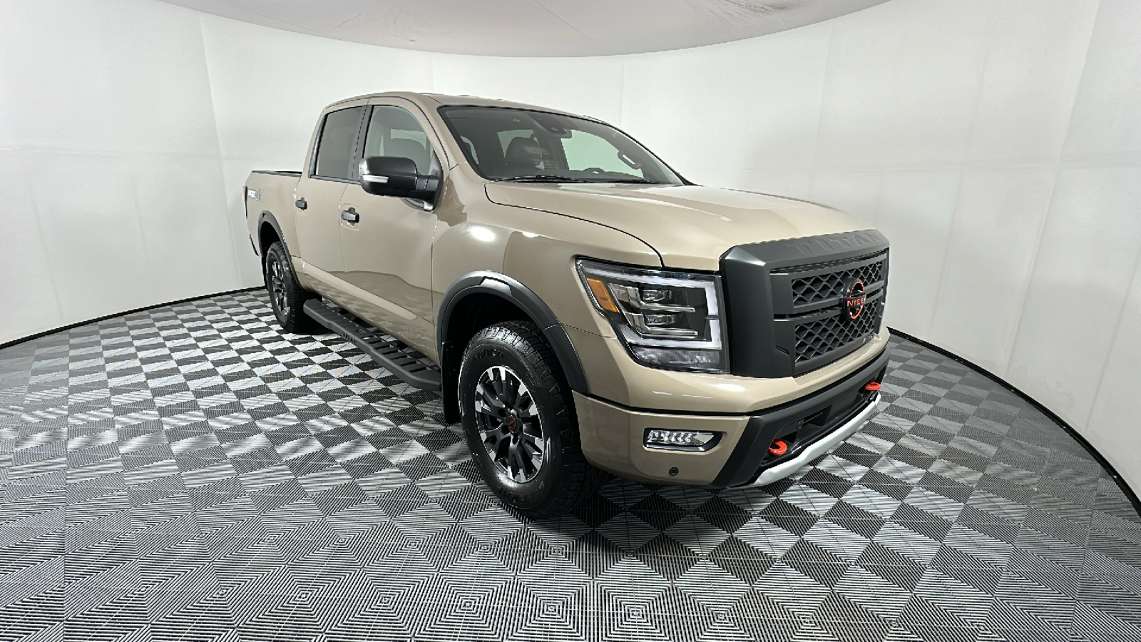 2024 Nissan Titan  1