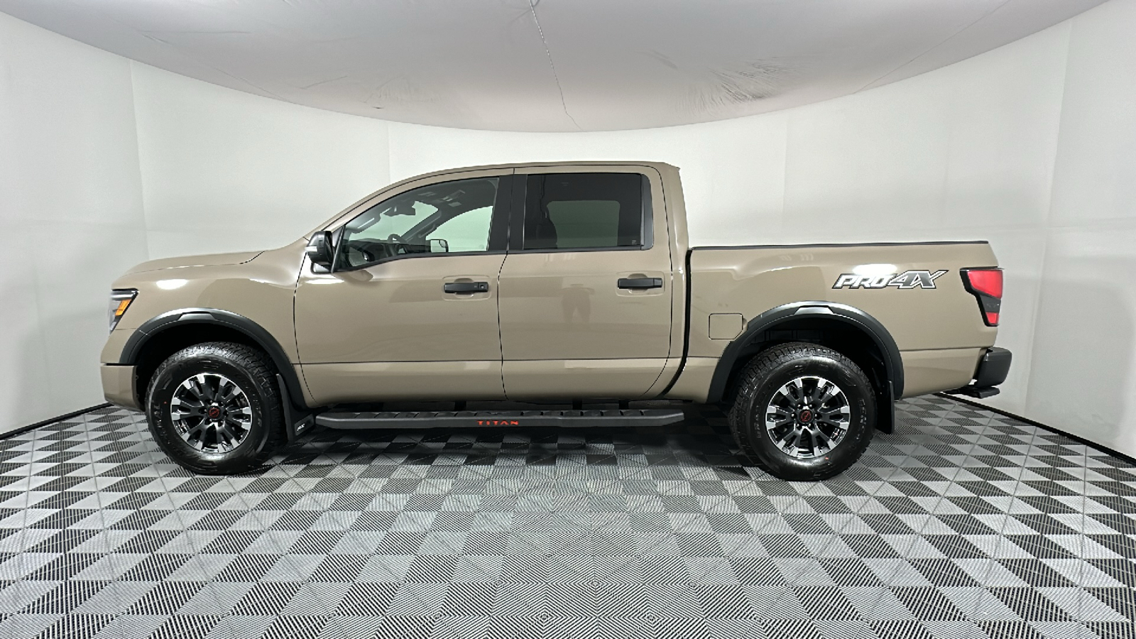 2024 Nissan Titan  4