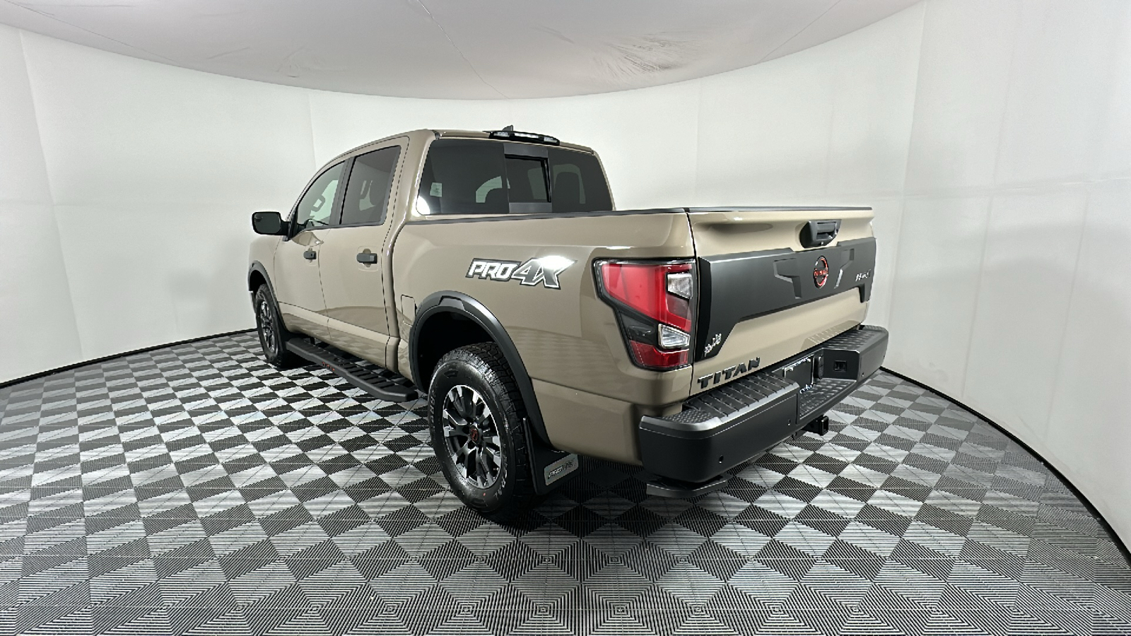 2024 Nissan Titan  5