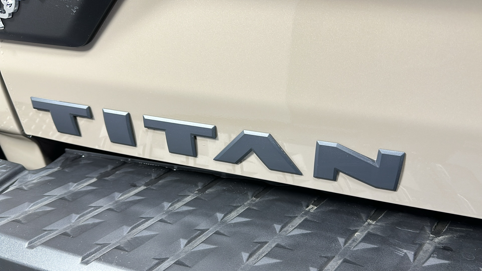 2024 Nissan Titan  10