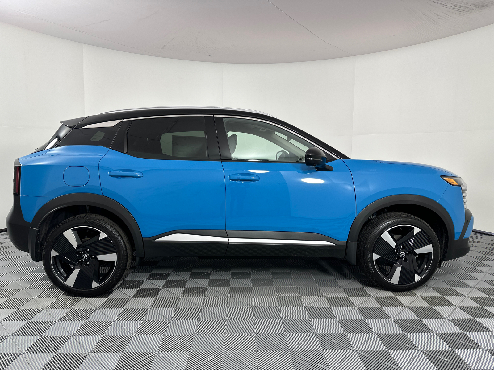 2025 Nissan Kicks  8