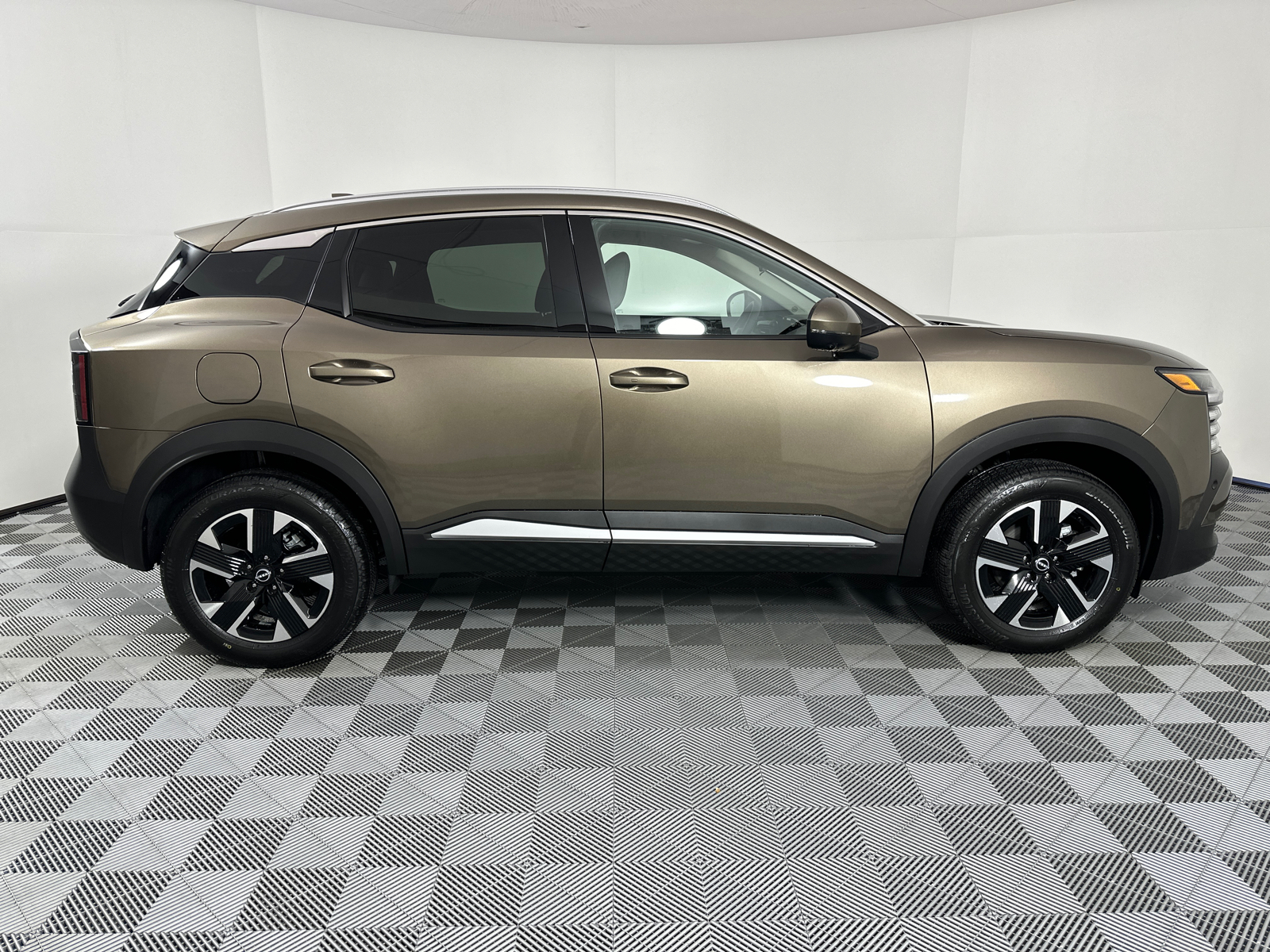 2025 Nissan Kicks  8