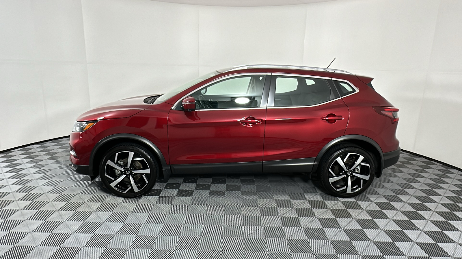 2022 Nissan Rogue Sport SL 4