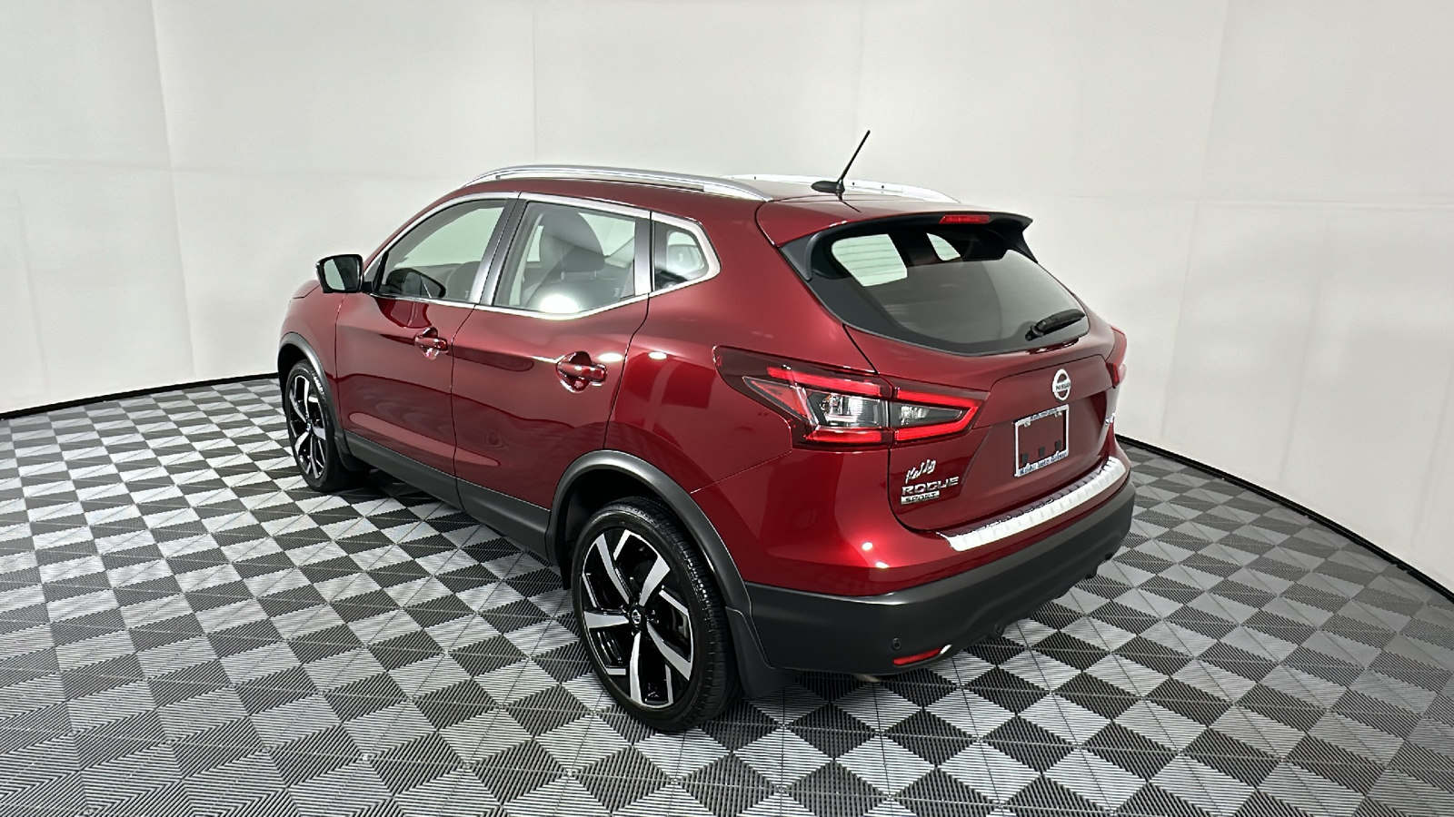 2022 Nissan Rogue Sport SL 5