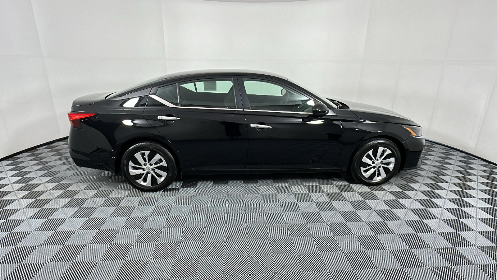 2023 Nissan Altima 2.5 S 8