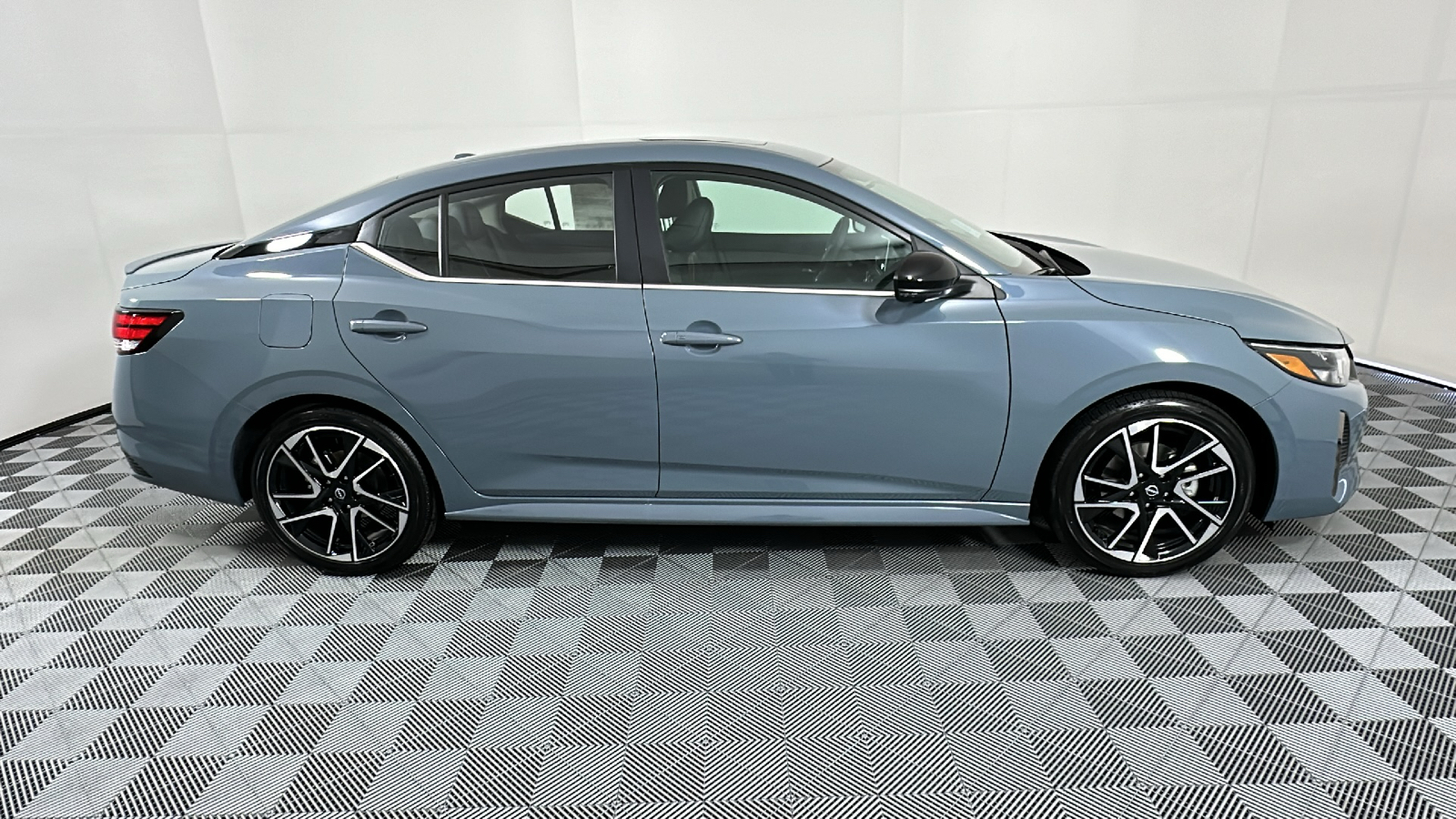 2024 Nissan Sentra SR 8