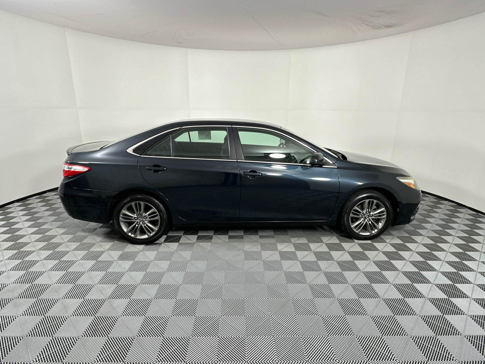 2016 Toyota Camry  8