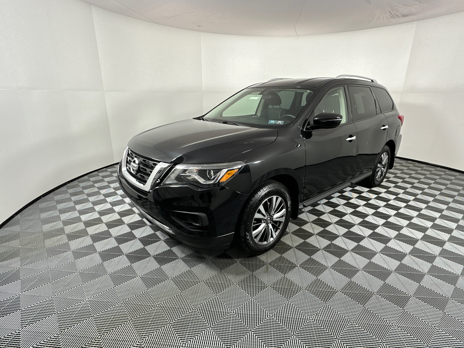 2019 Nissan Pathfinder S 3