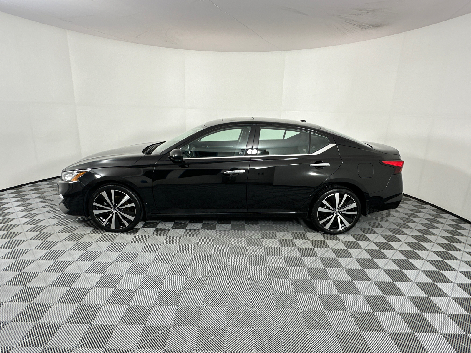 2021 Nissan Altima 2.5 Platinum 4