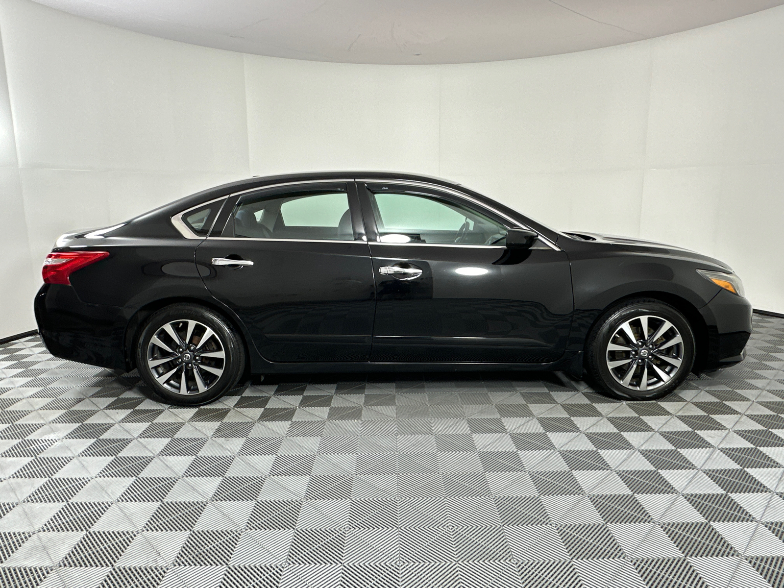 2016 Nissan Altima  8