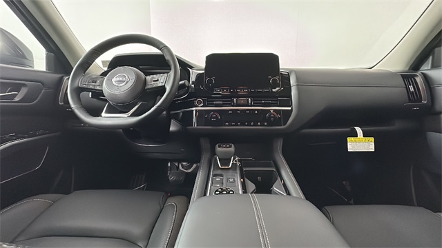 2024 Nissan Pathfinder SL 17