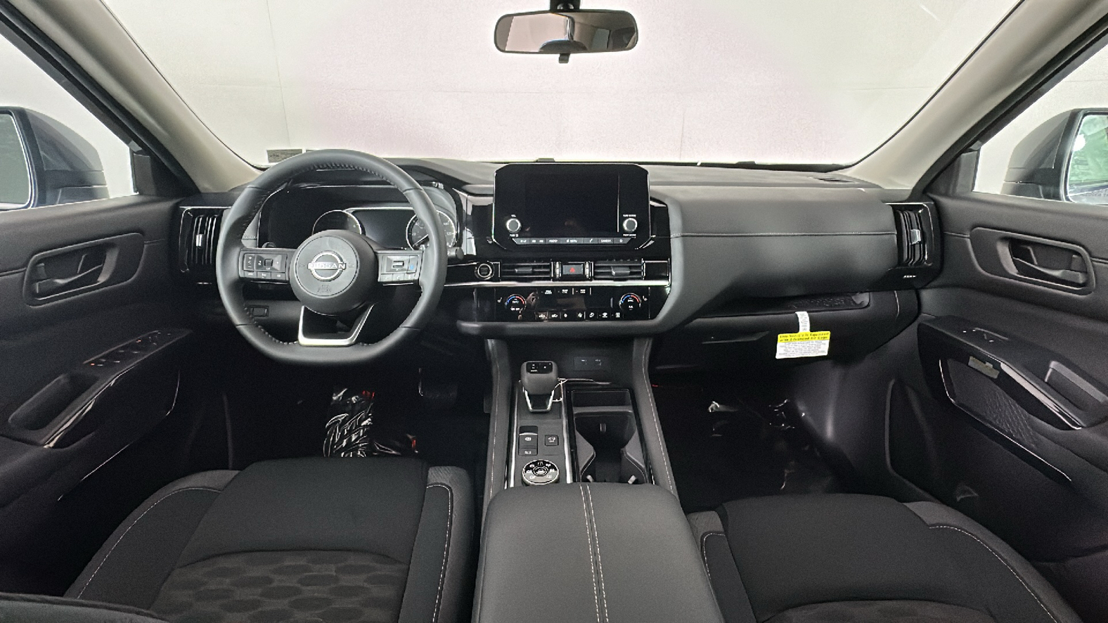 2024 Nissan Pathfinder SV 18