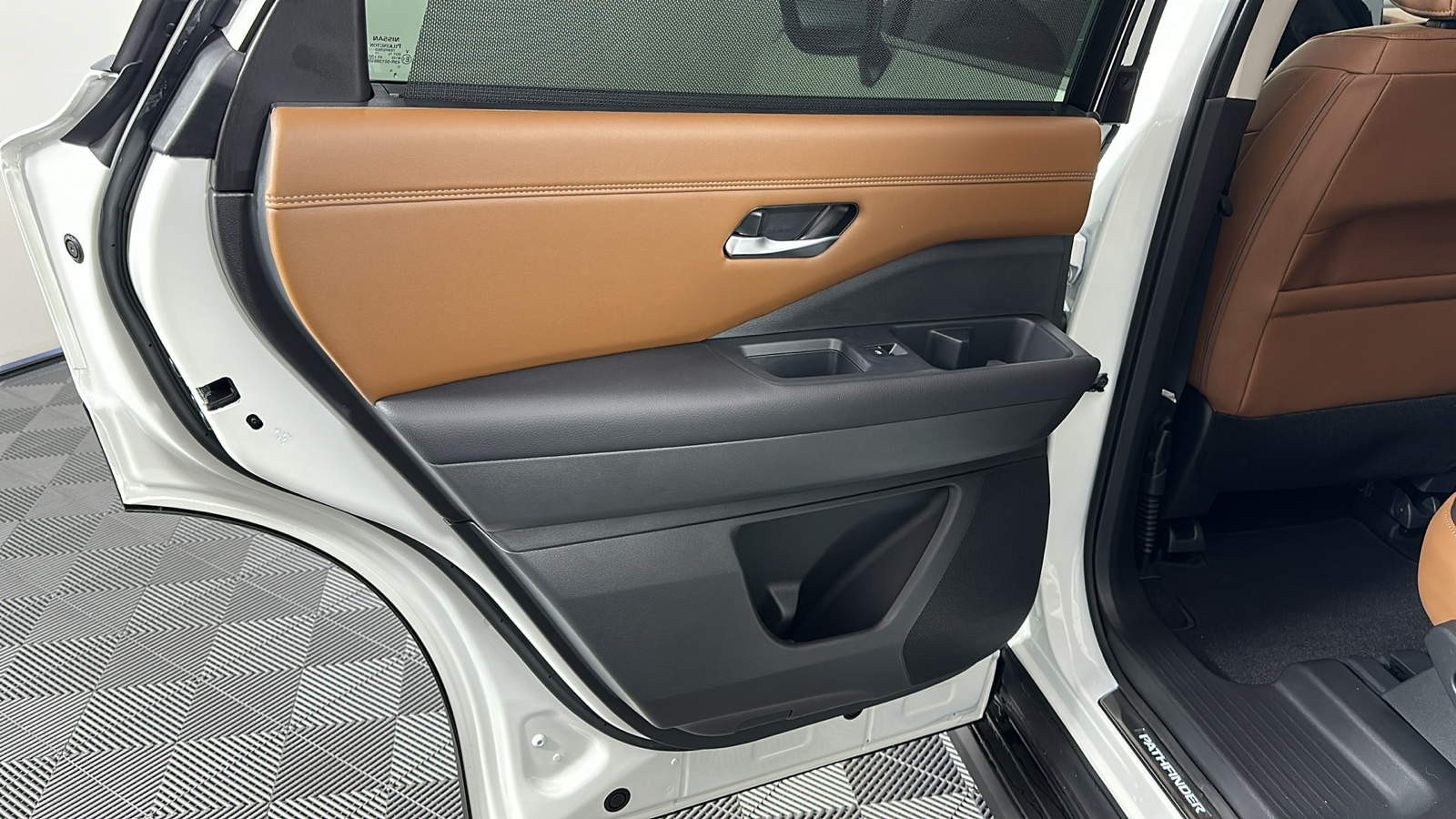 2024 Nissan Pathfinder Platinum 14