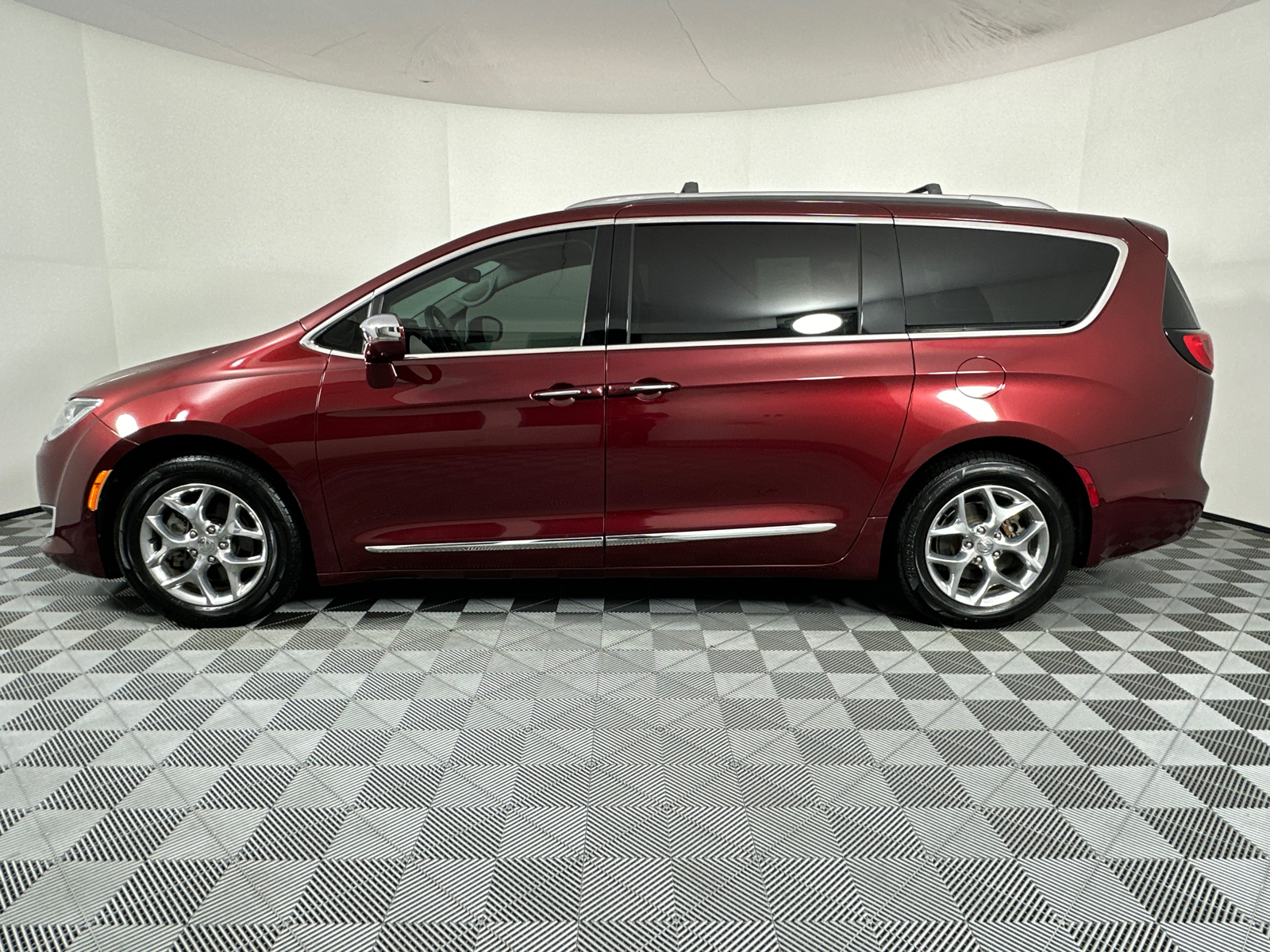 2018 Chrysler Pacifica Limited 4