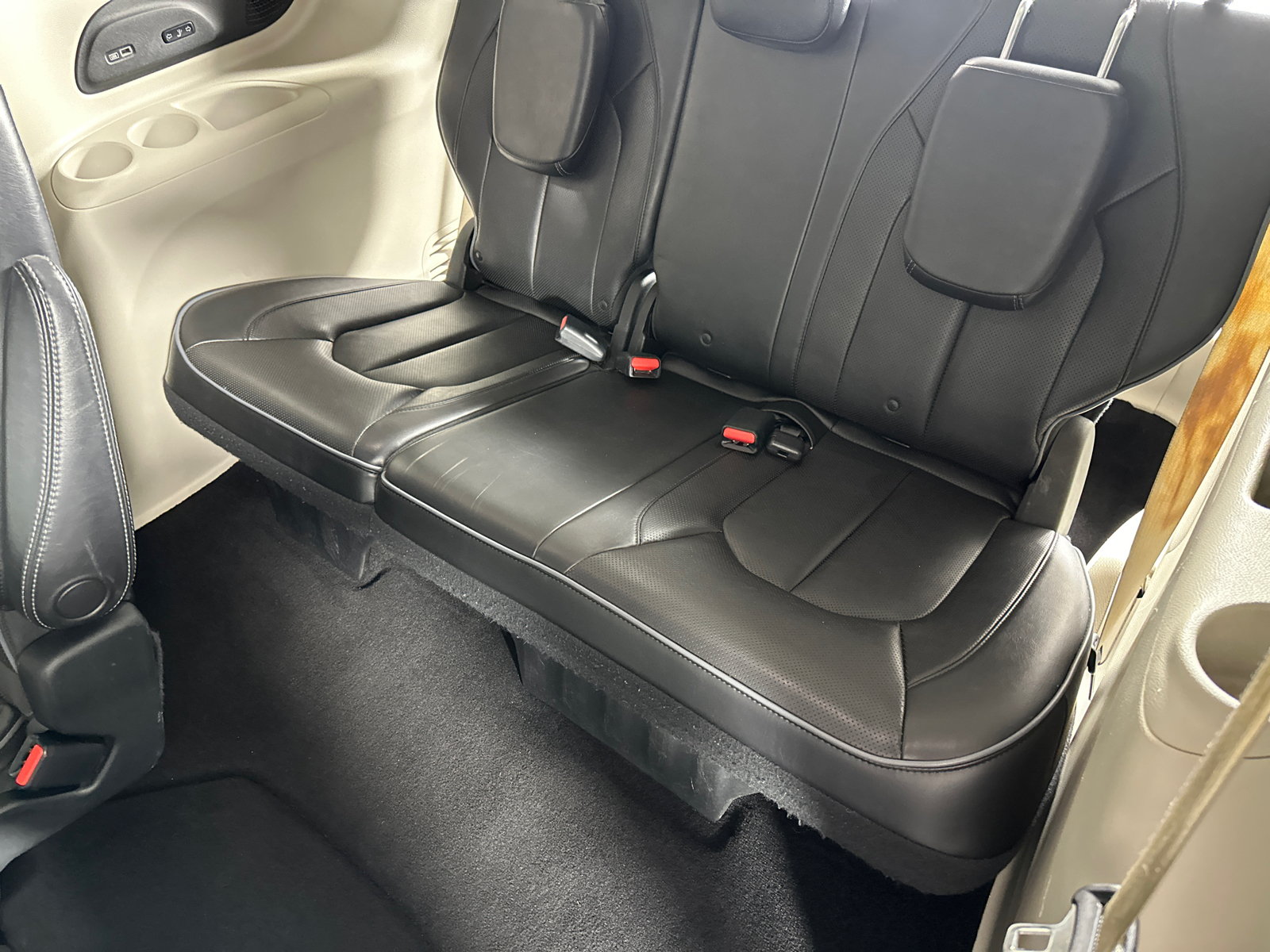 2018 Chrysler Pacifica Limited 17