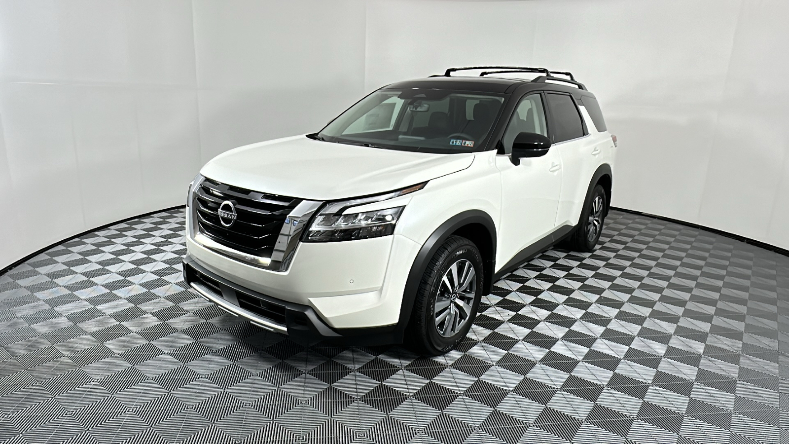 2024 Nissan Pathfinder SL 3