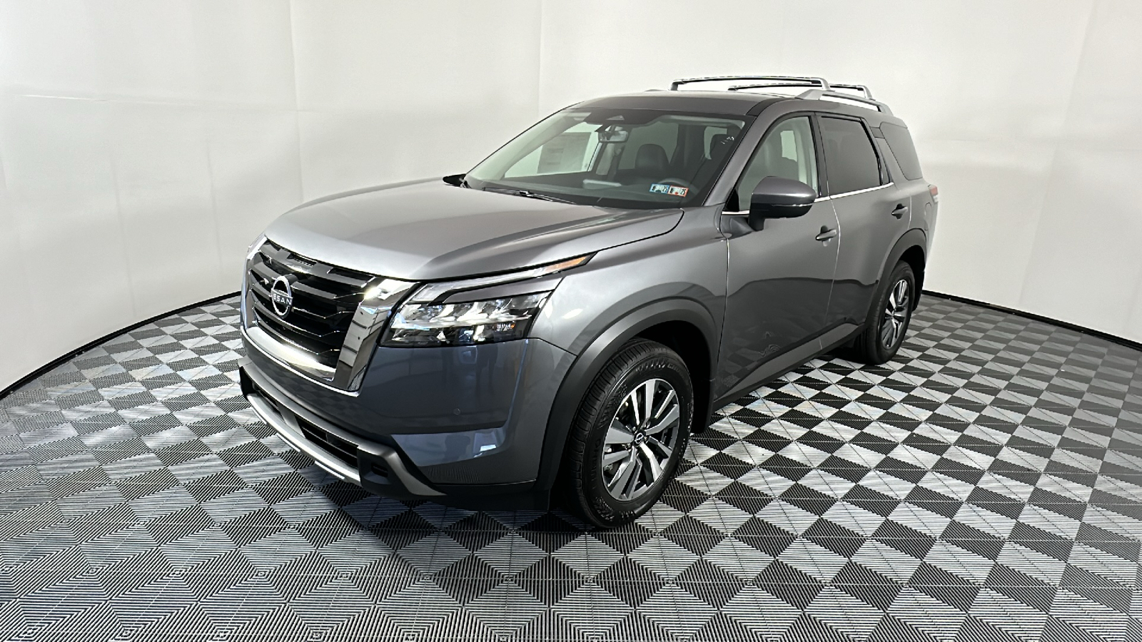 2024 Nissan Pathfinder SL 3