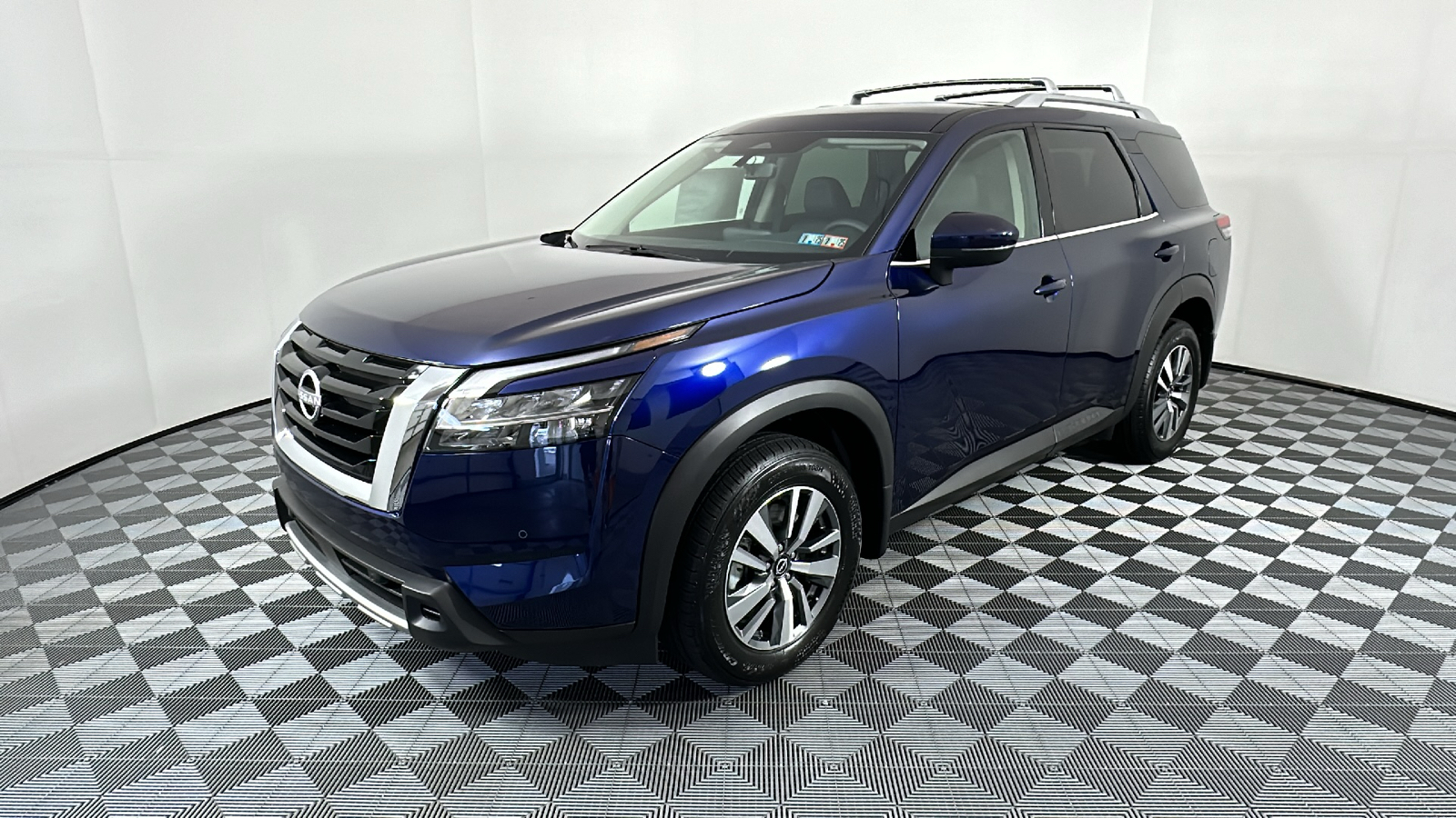 2024 Nissan Pathfinder SL 3