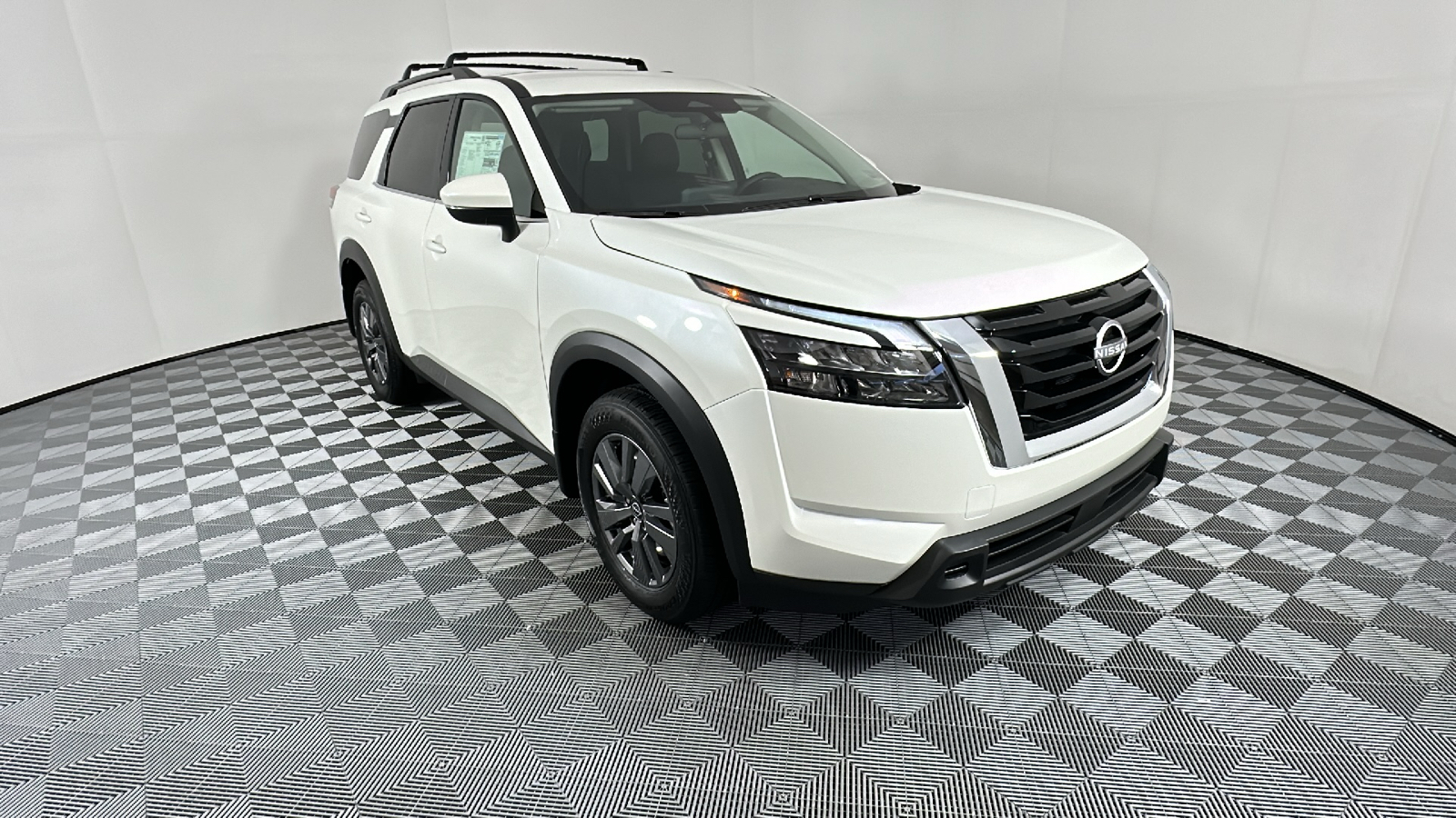 2024 Nissan Pathfinder SV 1