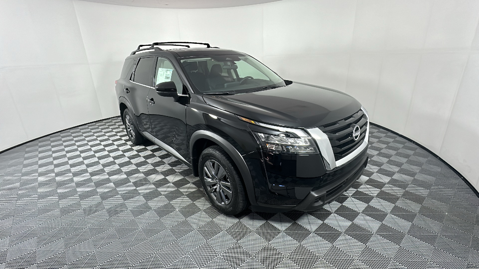 2024 Nissan Pathfinder SV 1