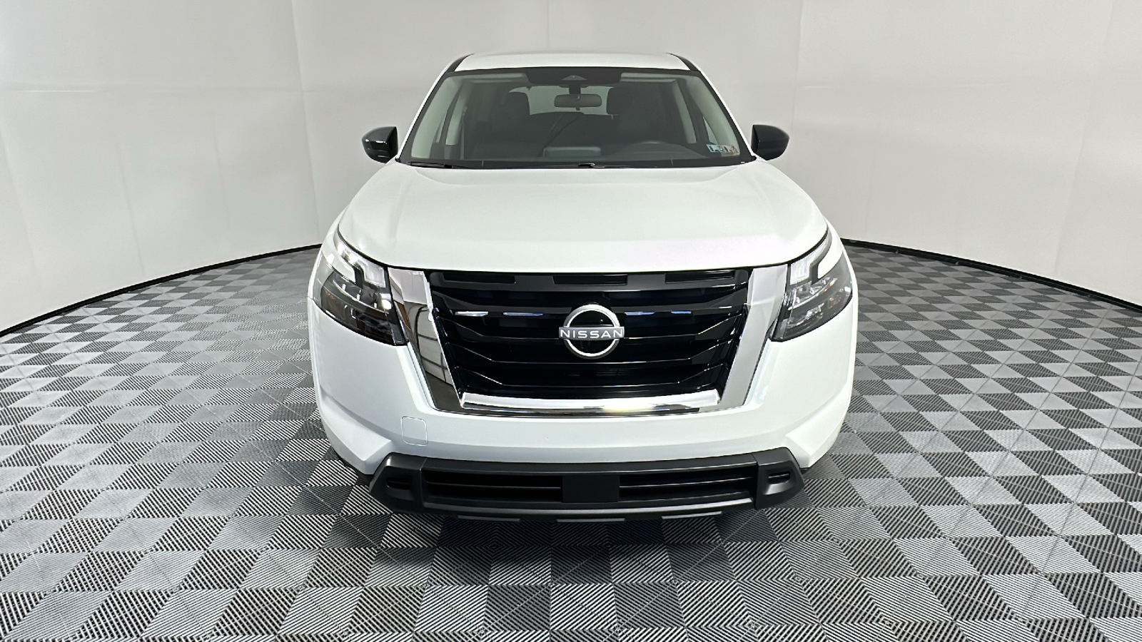 2024 Nissan Pathfinder S 2