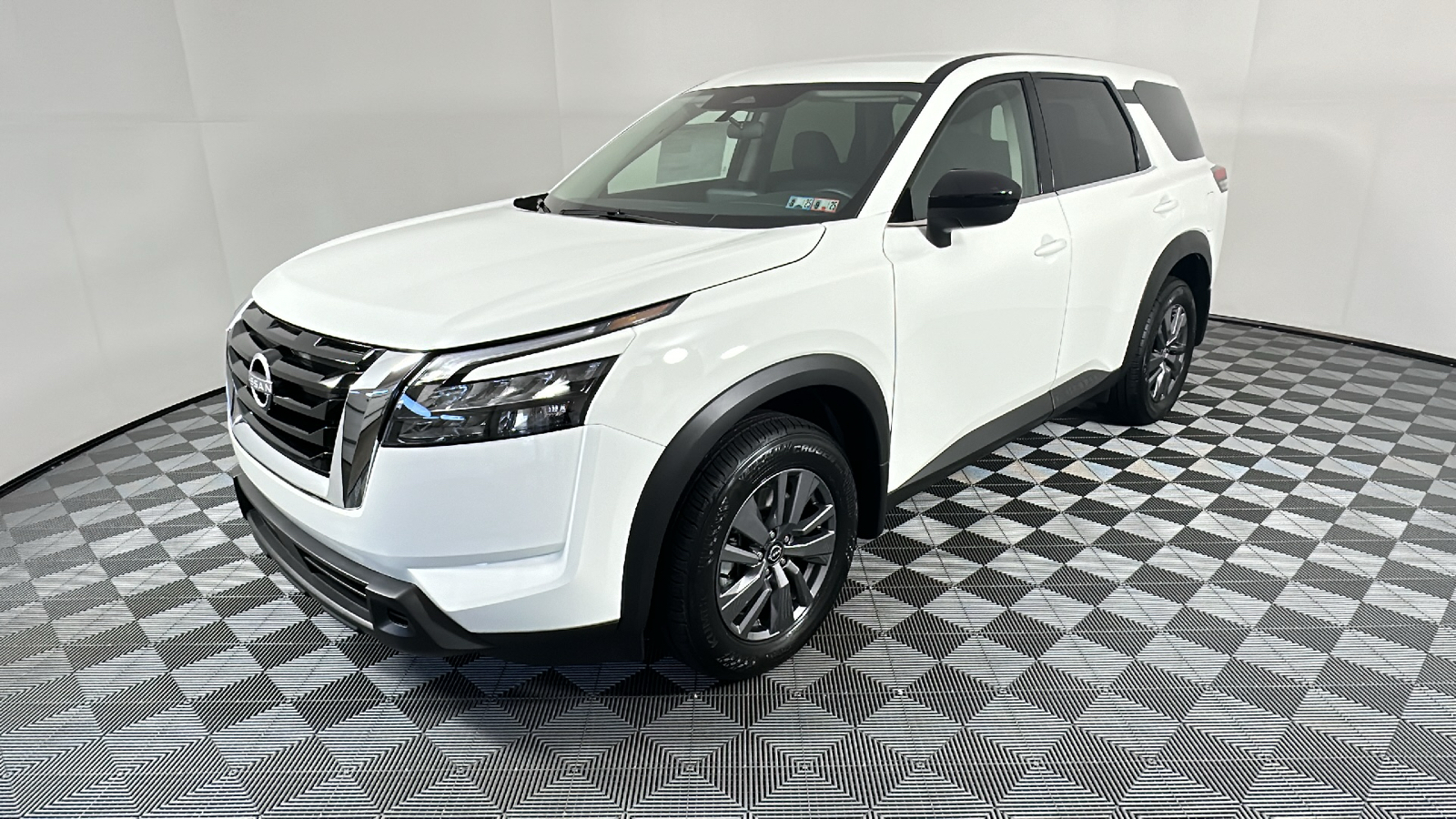 2024 Nissan Pathfinder S 3