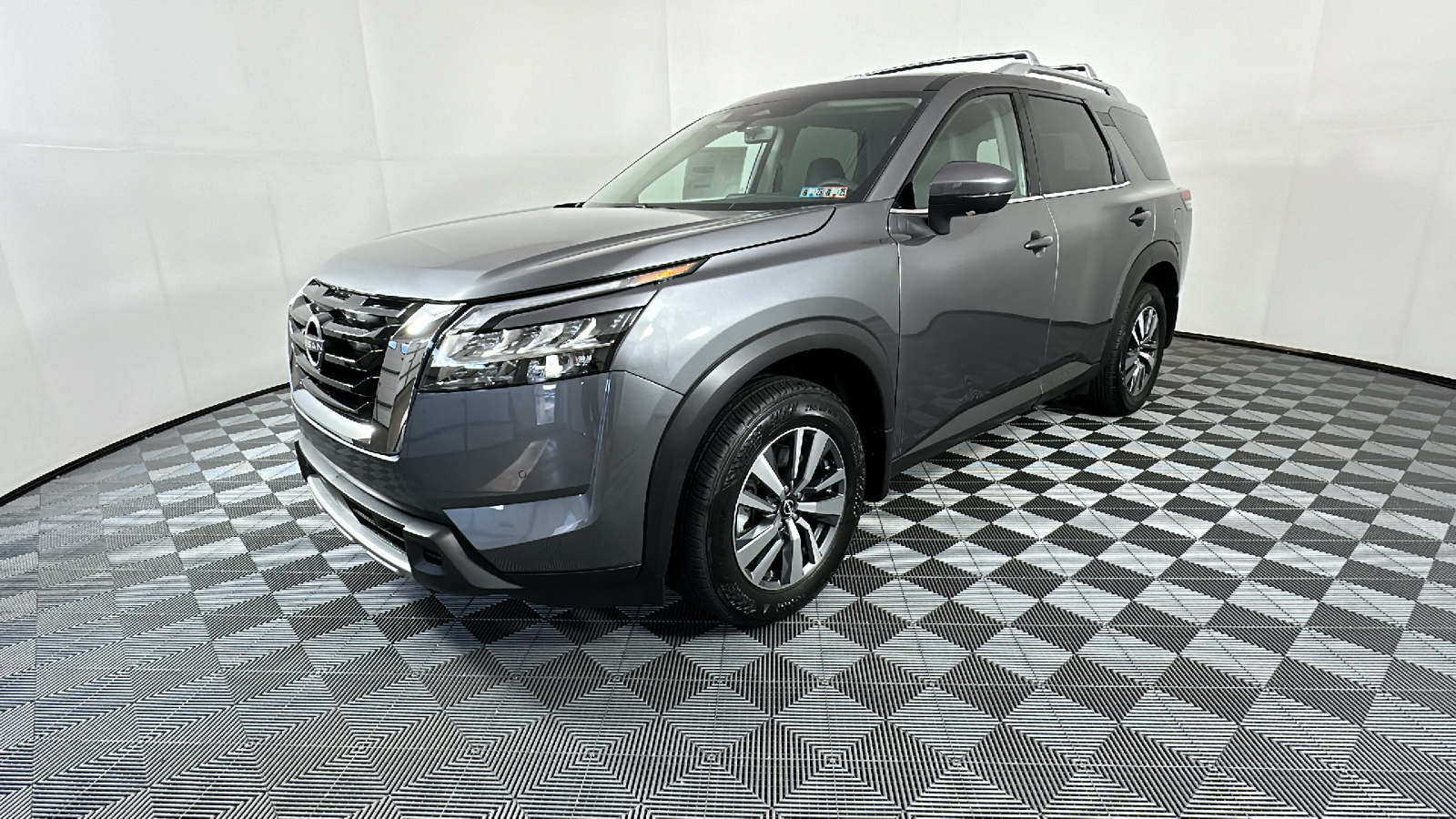 2024 Nissan Pathfinder SL 3