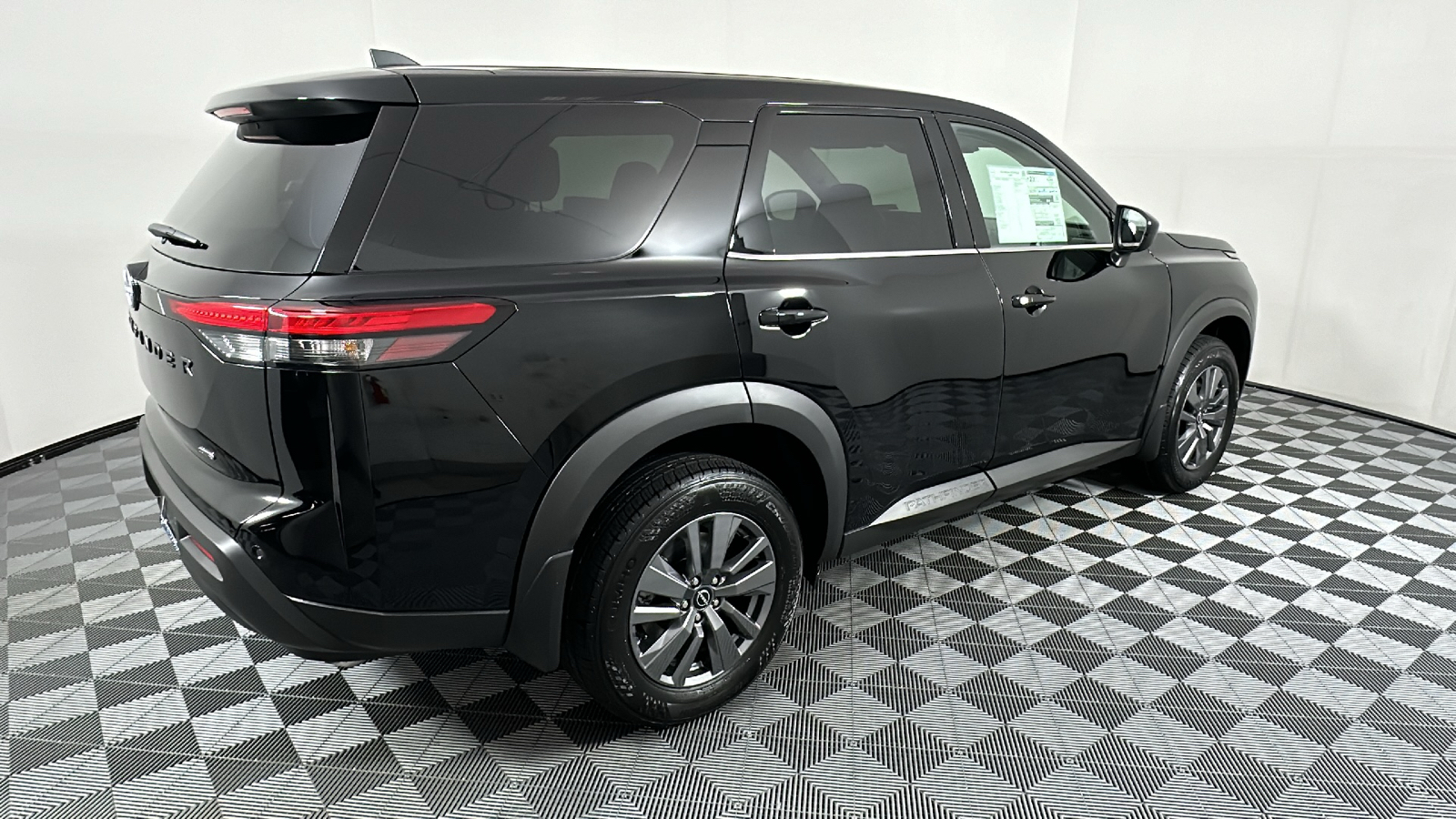 2024 Nissan Pathfinder S 7