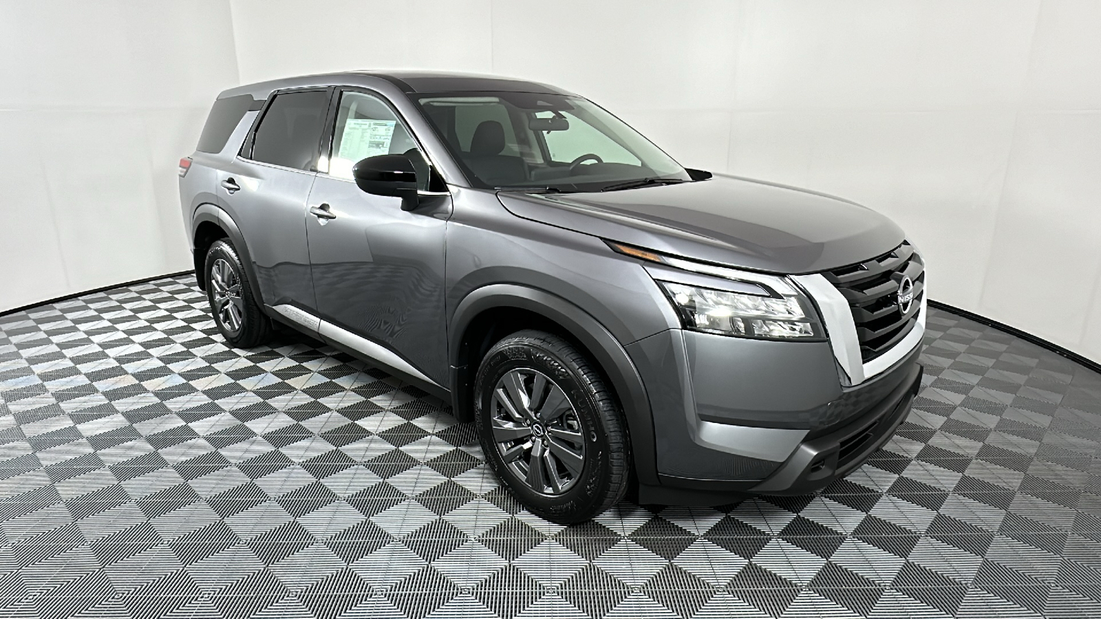 2024 Nissan Pathfinder S 1