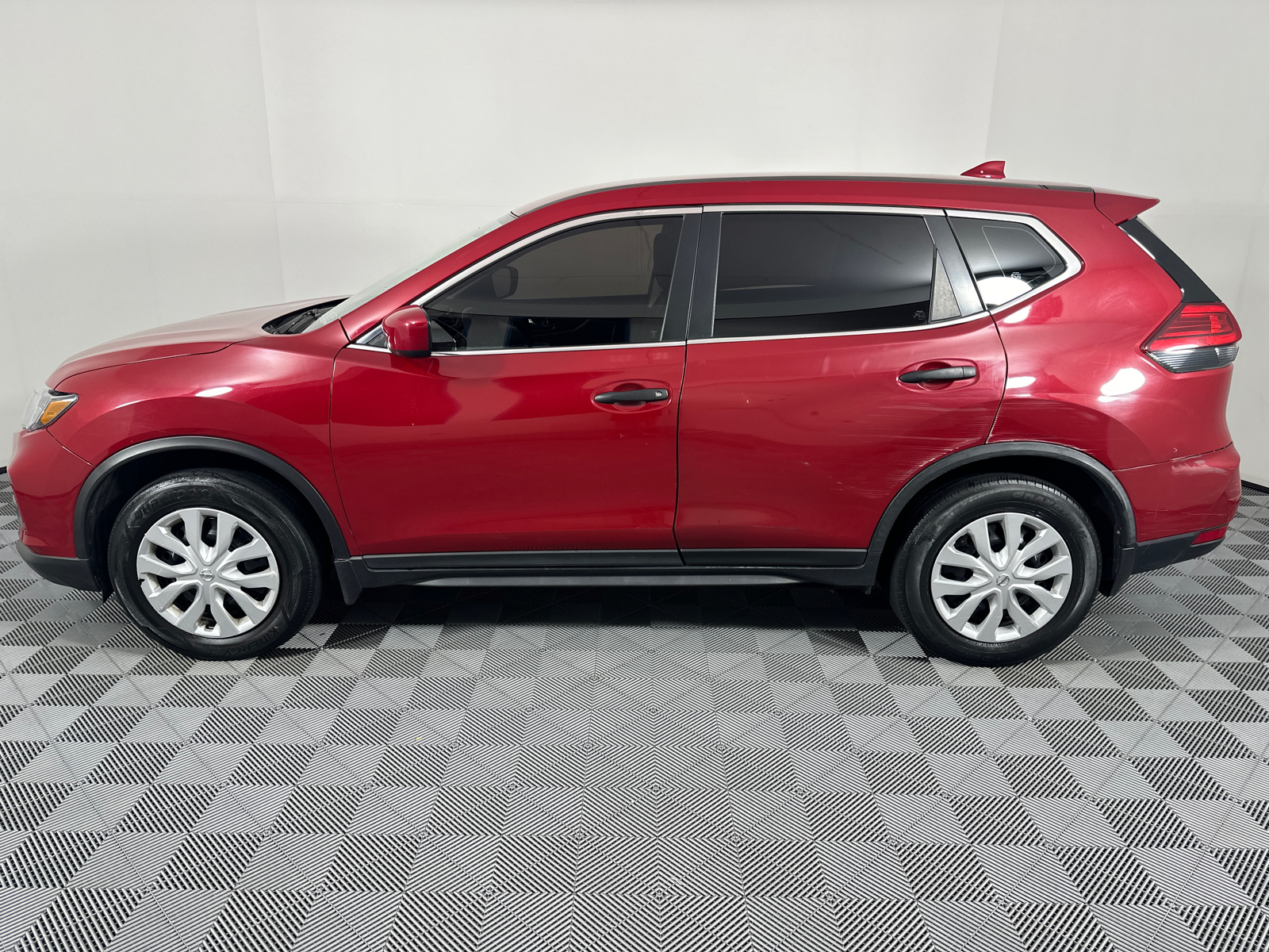 2017 Nissan Rogue S 4