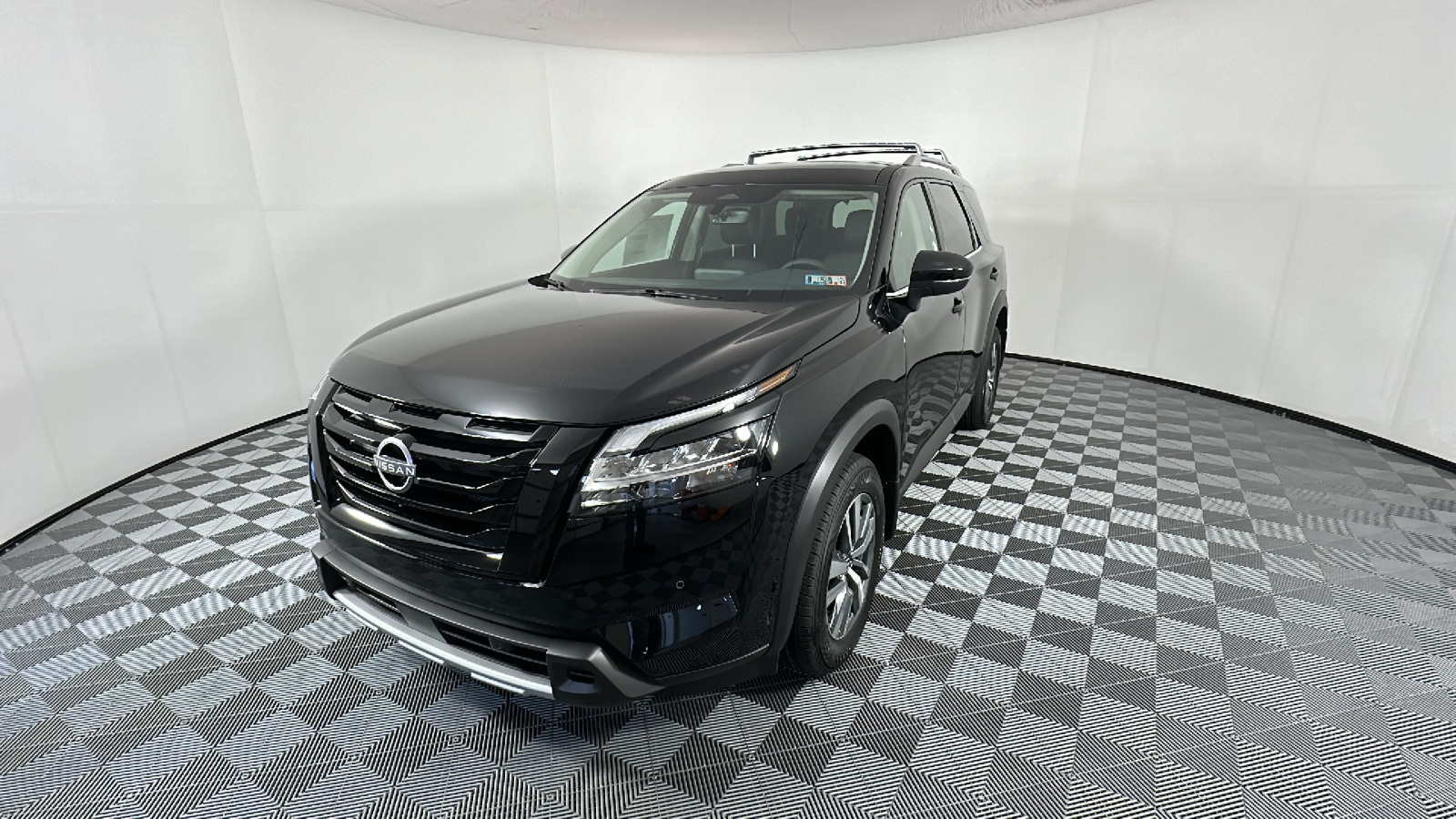 2024 Nissan Pathfinder SL 3