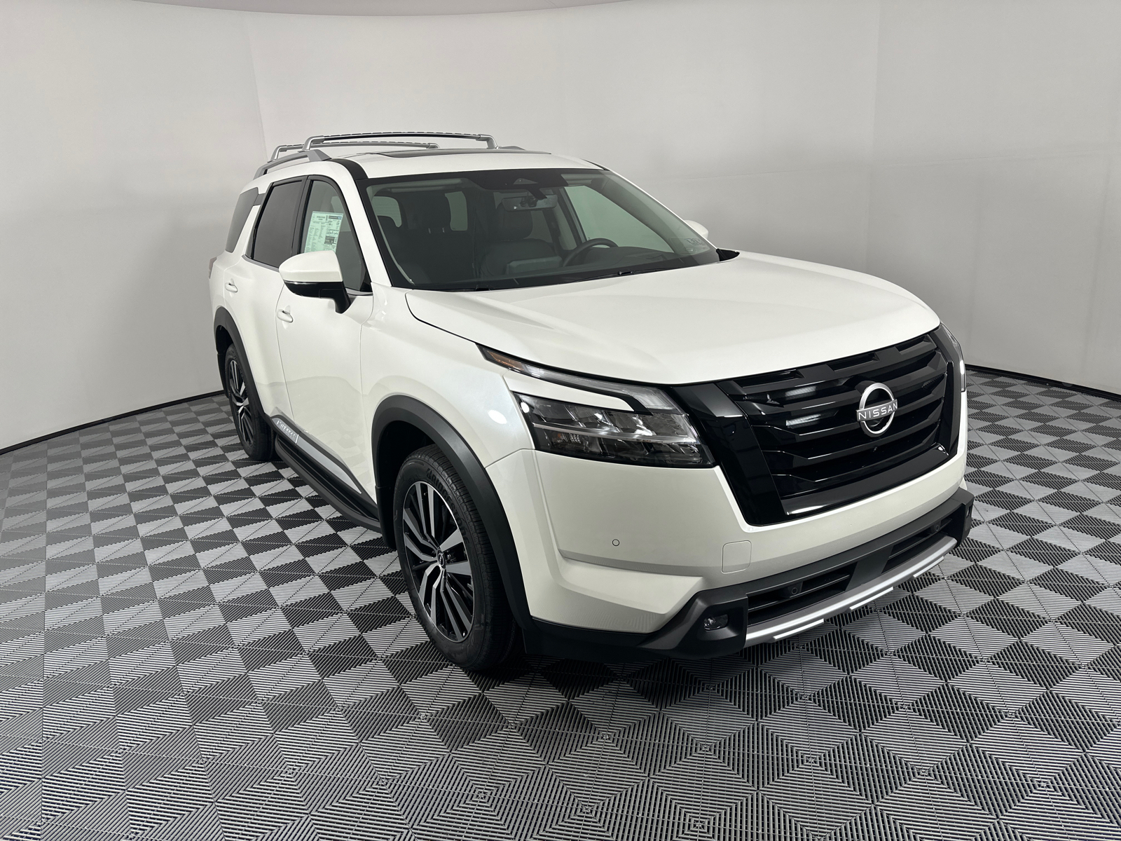 2024 Nissan Pathfinder Platinum 1