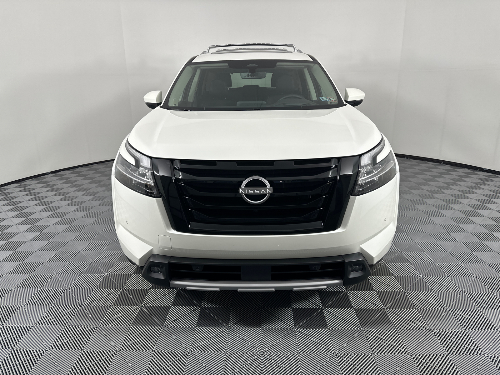 2024 Nissan Pathfinder Platinum 2