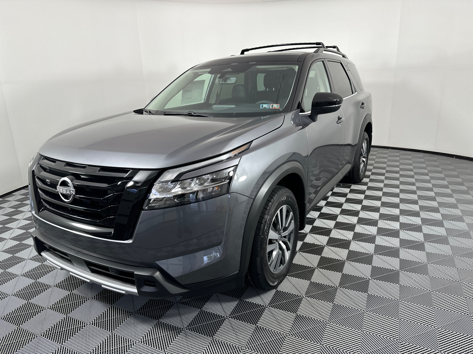 2024 Nissan Pathfinder SL 3