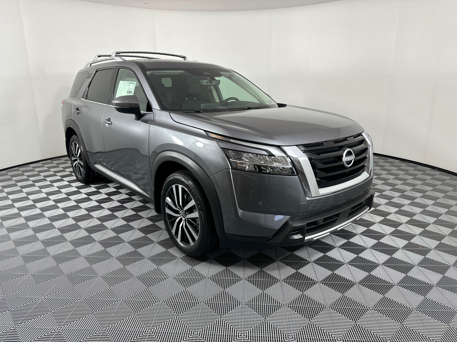 2024 Nissan Pathfinder Platinum 1