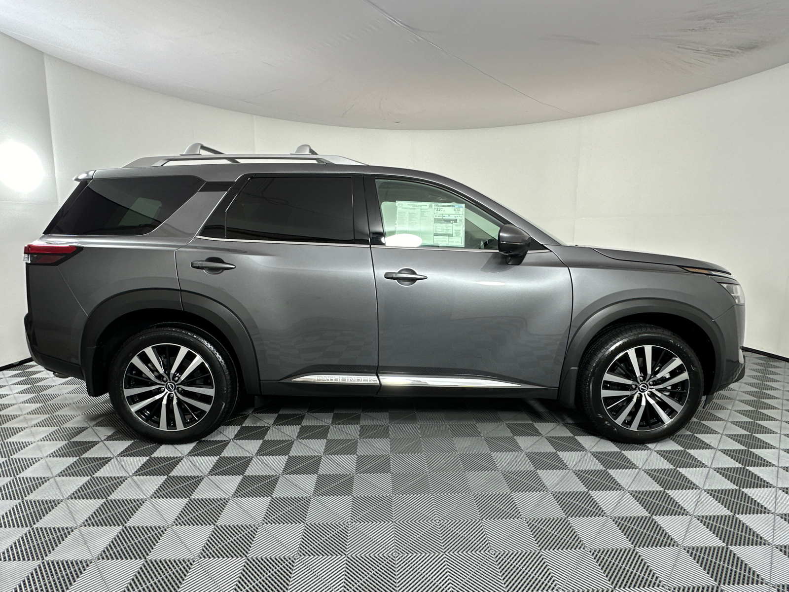 2024 Nissan Pathfinder Platinum 8