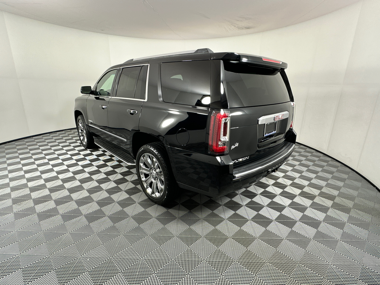 2016 GMC Yukon Denali 5