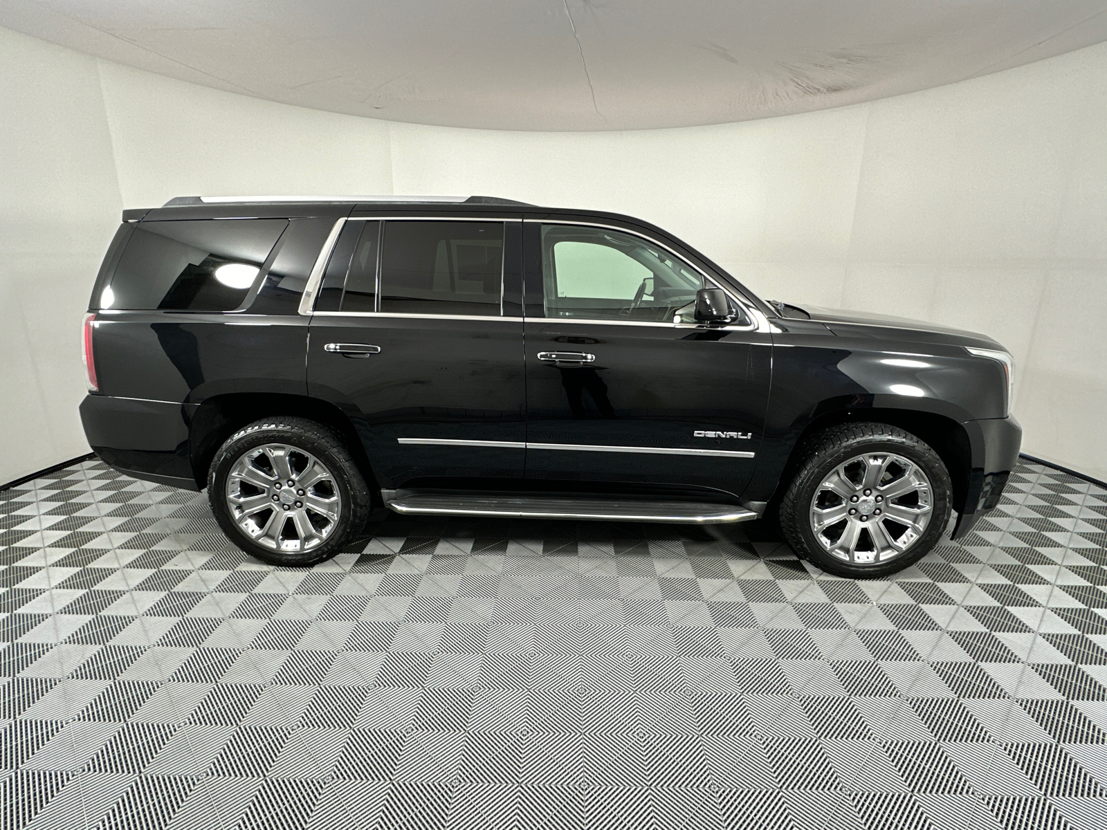 2016 GMC Yukon Denali 8