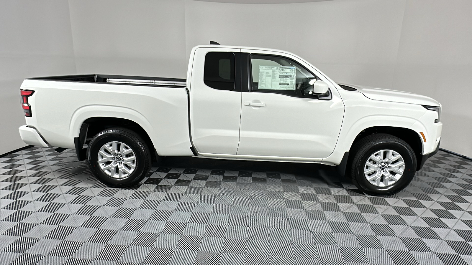 2024 Nissan Frontier SV 8