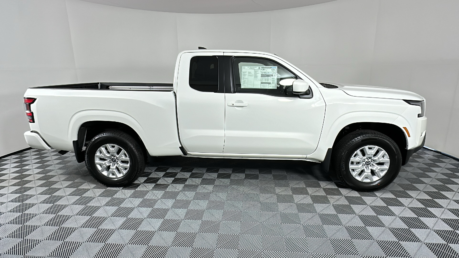 2024 Nissan Frontier SV 8