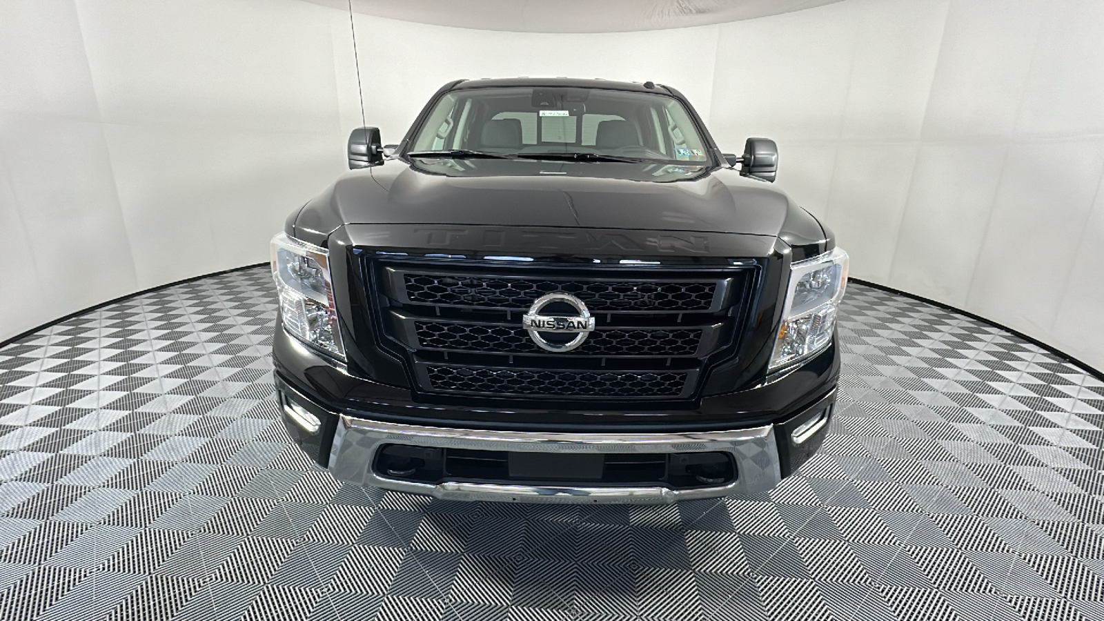 2021 Nissan Titan SV 2