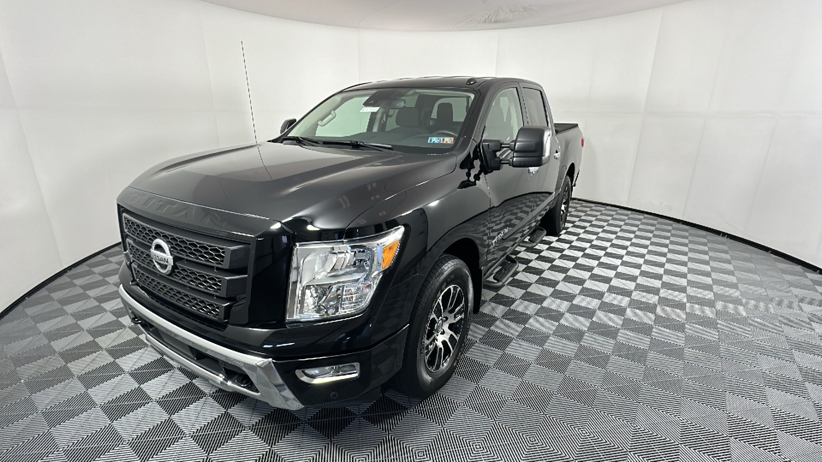 2021 Nissan Titan SV 3