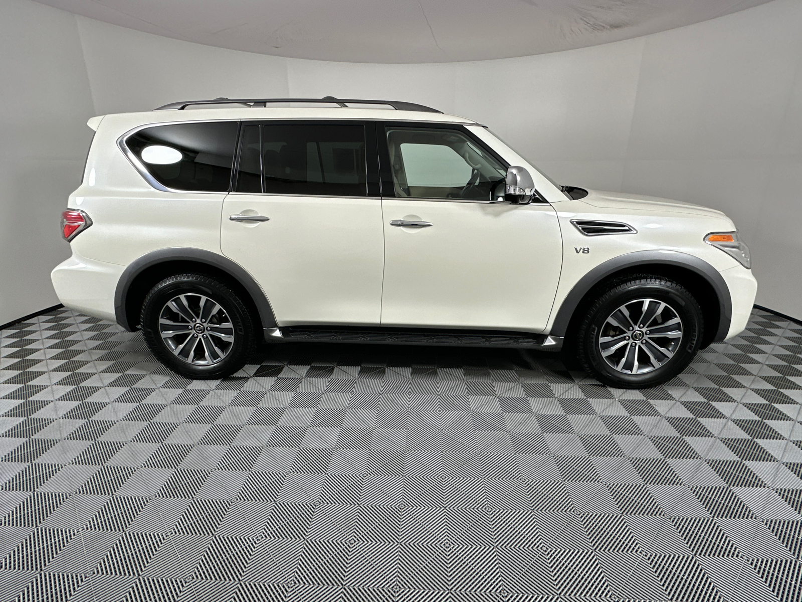 2018 Nissan Armada SL 8