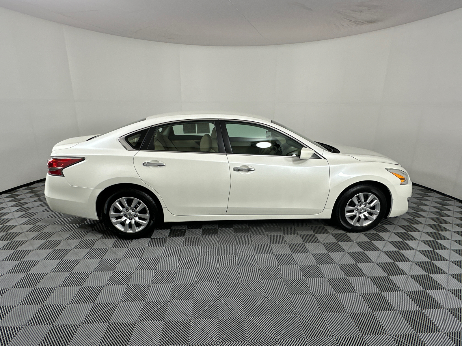 2014 Nissan Altima 2.5 S 8