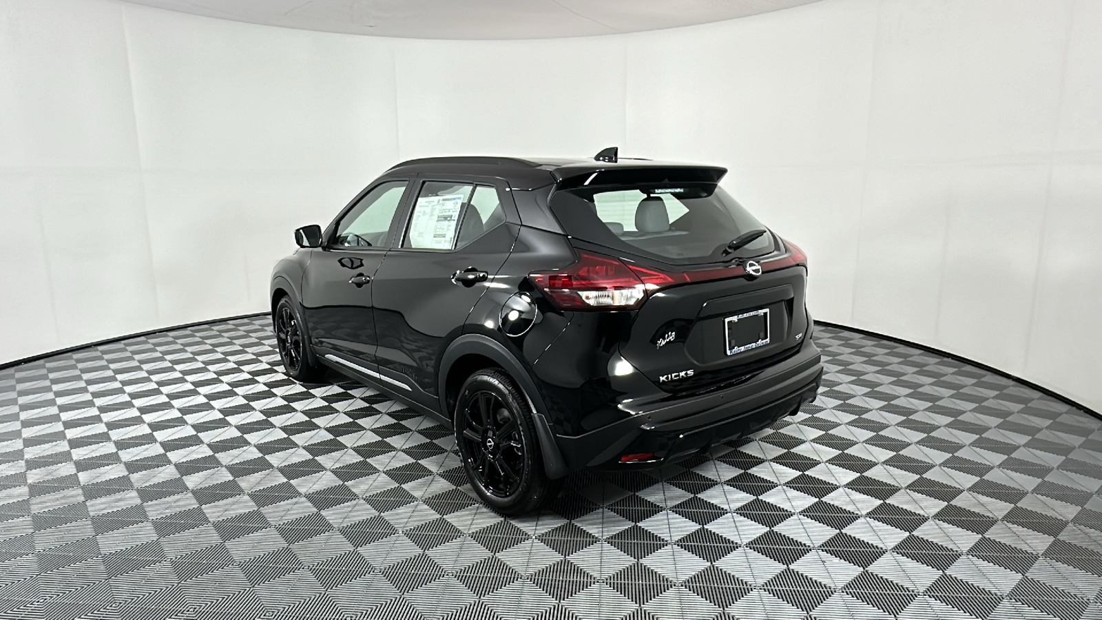 2024 Nissan Kicks SR 5