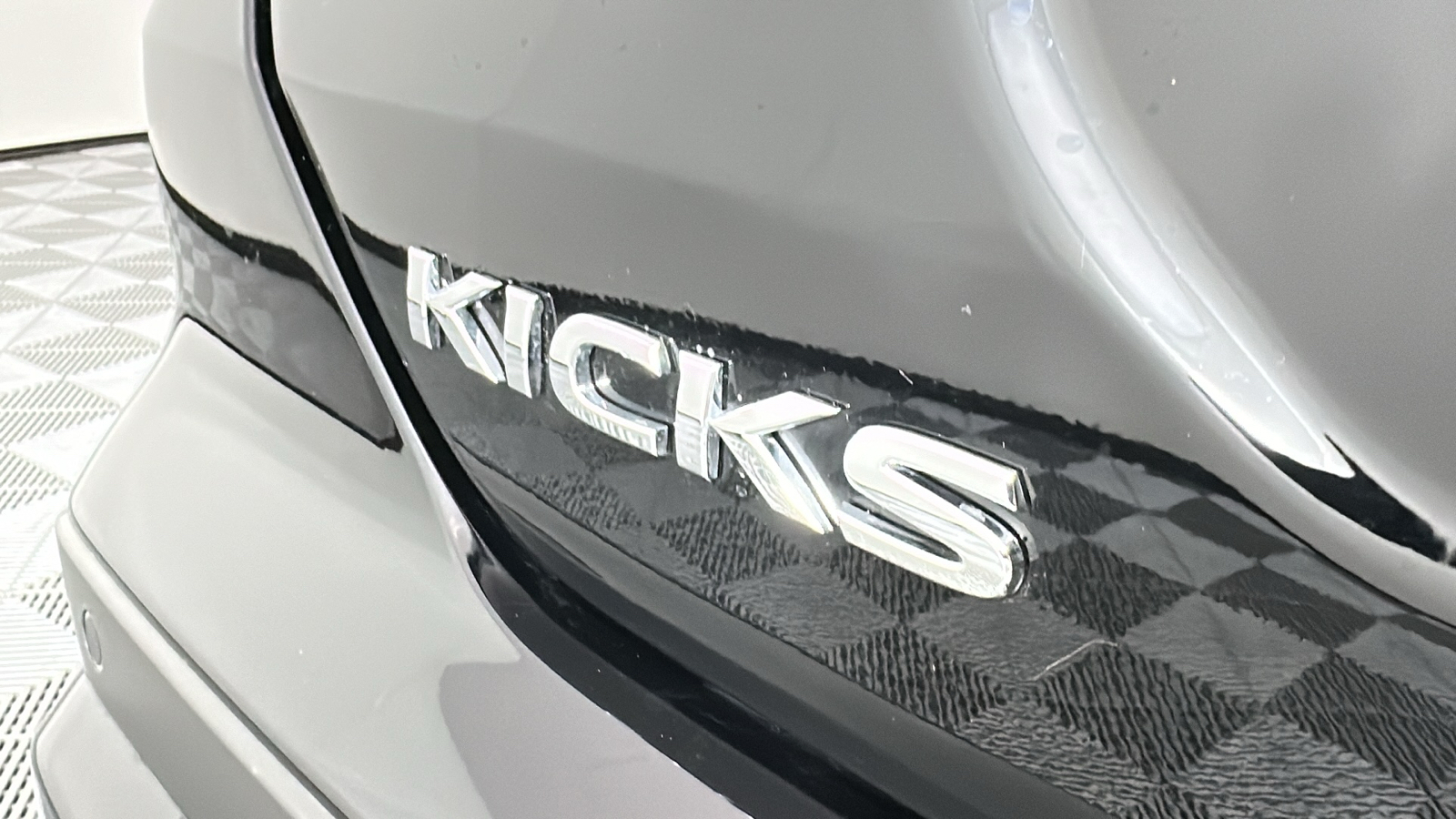 2024 Nissan Kicks SR 10