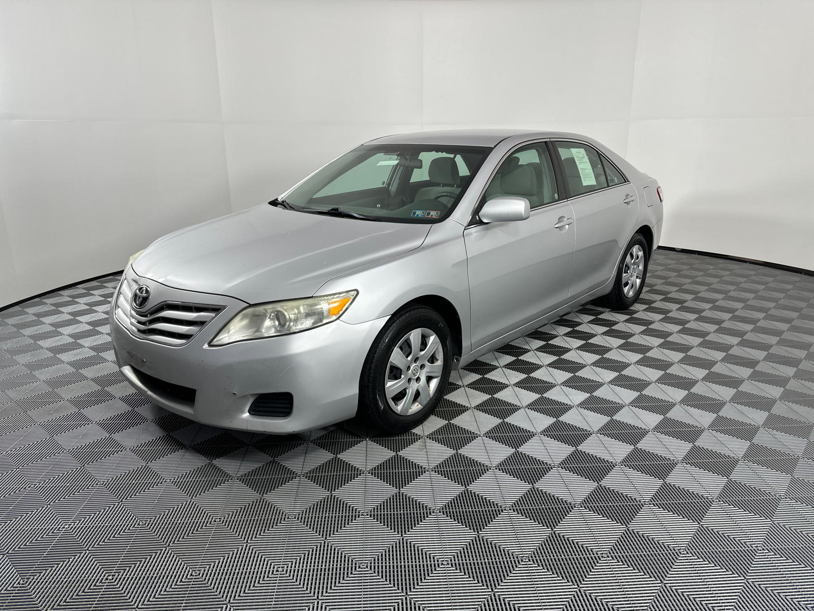 2010 Toyota Camry SE 3