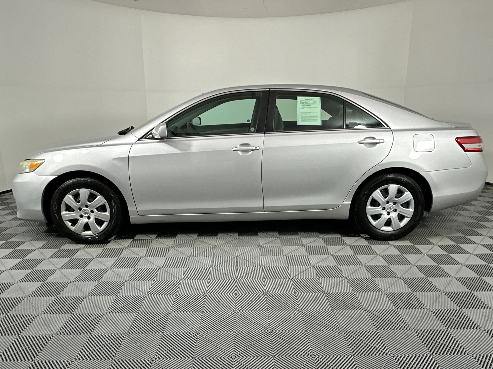 2010 Toyota Camry SE 4