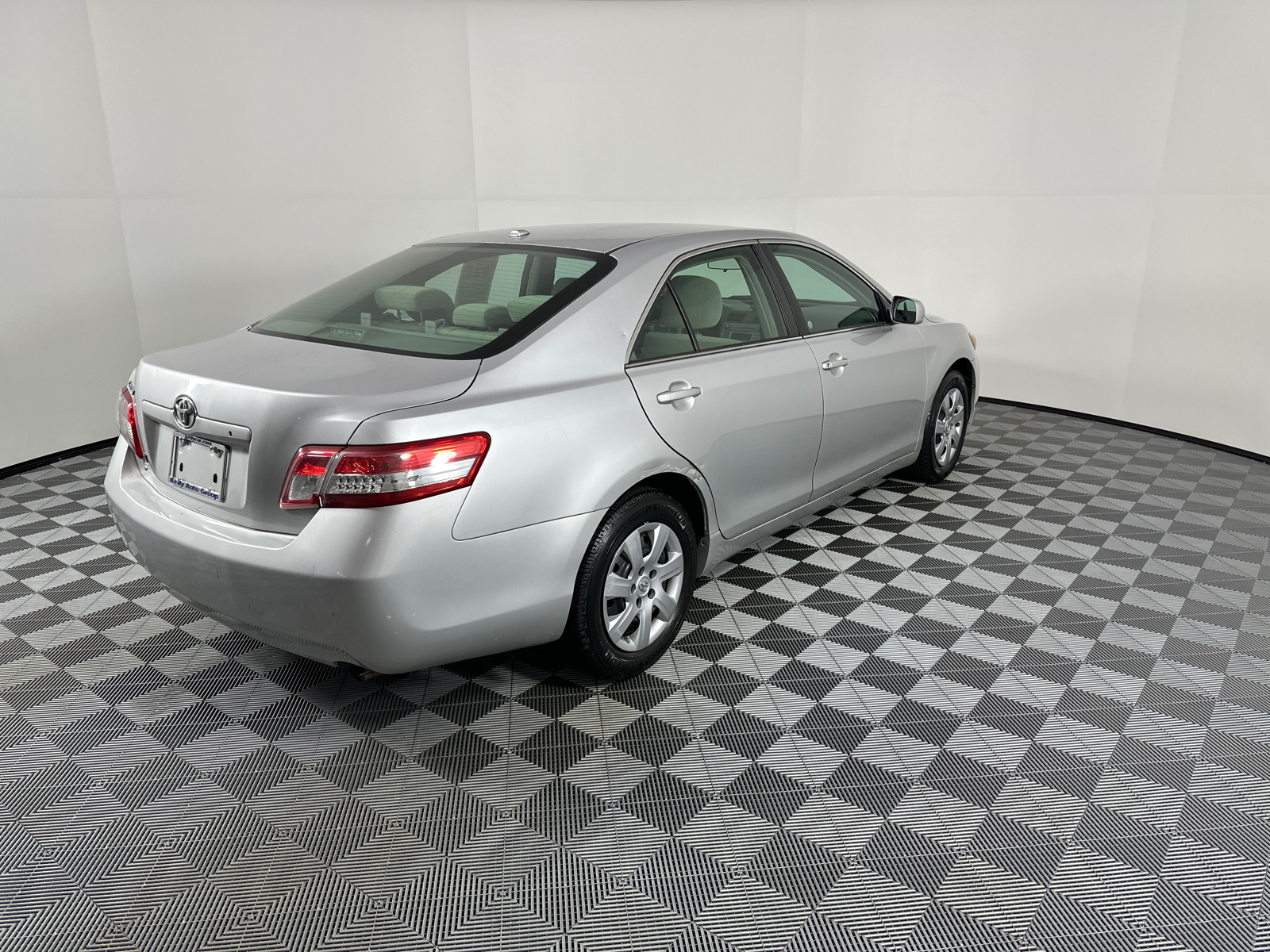 2010 Toyota Camry SE 7